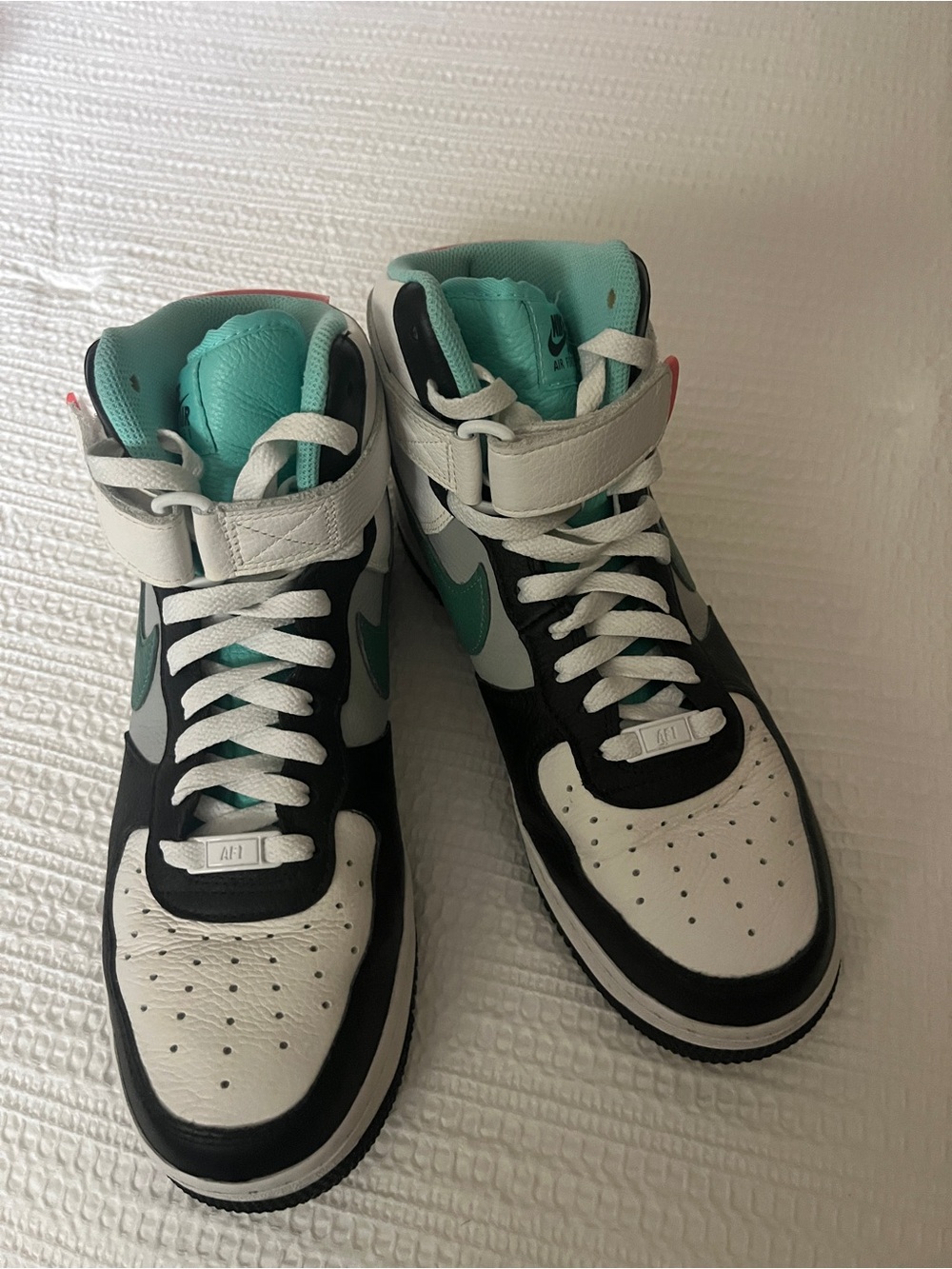 Nike High-Top size 11 men’s Sneakers in White, Black & Teal.
